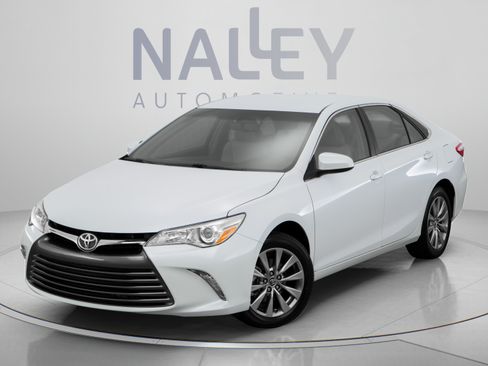 Used 2017 Toyota Camry SE FWD image 8