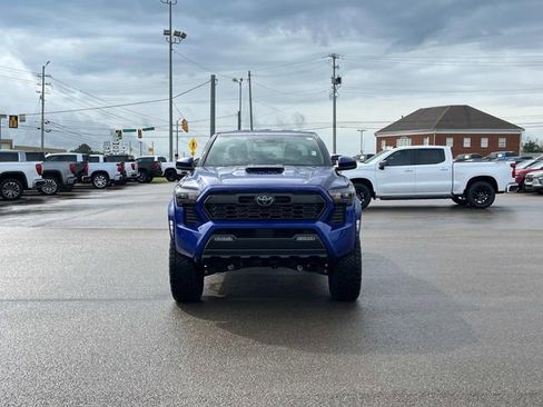 Used 2025 Toyota Tacoma TRD Sport AWD/4WD image 9