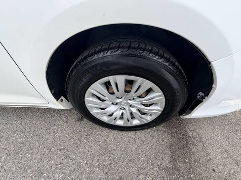 Used 2012 Toyota Camry LE FWD image 30