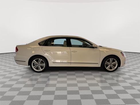 Used 2012 Volkswagen Passat TDI SE image 6