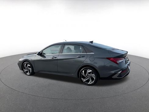 Used 2025 Hyundai Elantra SEL image 11