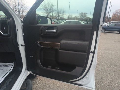 Used 2019 Chevrolet Silverado 1500 RST image 18