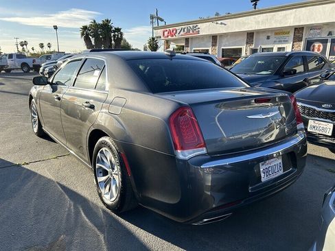 Used 2020 Chrysler 300 Touring image 9