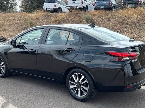 Used 2021 Nissan Versa SV image 5