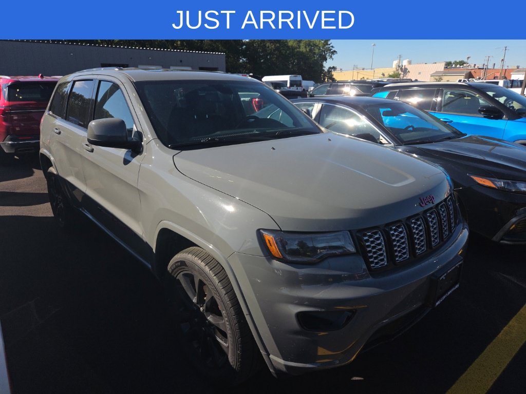 Used 2022 Jeep Grand Cherokee Laredo X AWD/4WD image 1