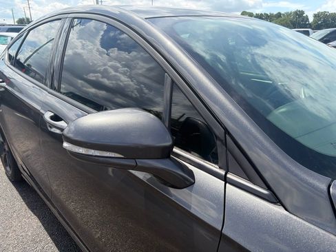 Used 2016 Ford Fusion SE FWD image 14