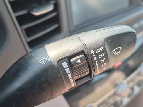 Used 2020 Hyundai Elantra SEL FWD image 25