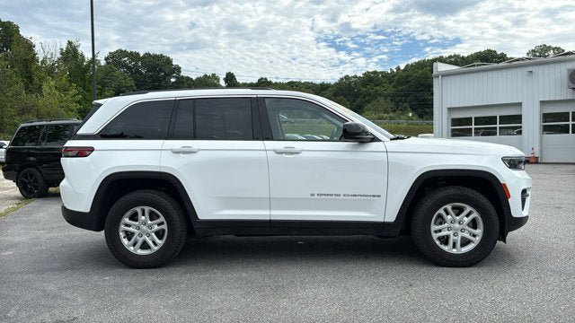 Certified 2023 Jeep Grand Cherokee Laredo AWD/4WD image 5