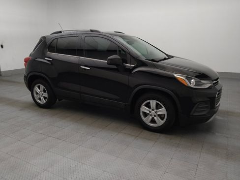 Used 2020 Chevrolet Trax LT w/ LT Convenience Package FWD image 11