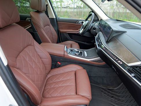 Used 2023 BMW X7 xDrive40i w/ Premium Package AWD/4WD image 39