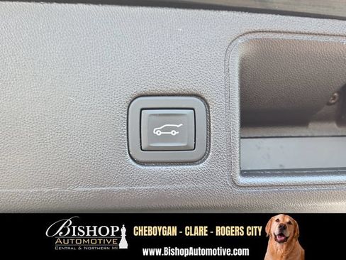 Used 2024 GMC Terrain SLT w/ LPO, Floor Liner Package AWD/4WD image 18
