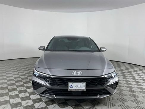 Used 2025 Hyundai Elantra SEL FWD image 2