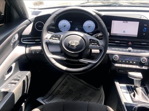 Used 2023 Hyundai Elantra SEL w/ Convenience Package FWD image 7