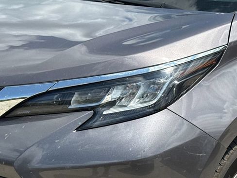 Used 2023 Toyota Sienna LE FWD image 4