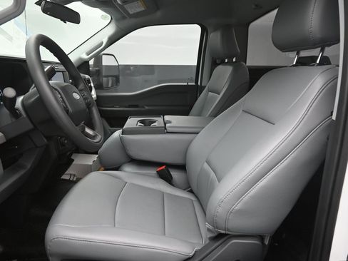 New 2025 Ford F550 4x4 Regular Cab Super Duty image 4