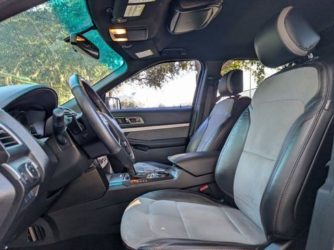 Used 2017 Ford Explorer XLT w/ Equipment Group 202A image 15