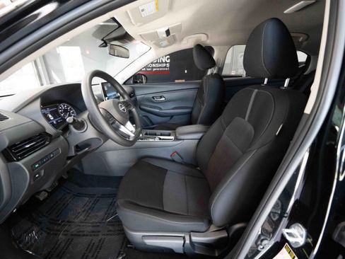 Used 2025 Nissan Sentra SV w/ Trunk Package image 9