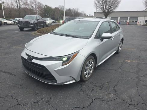 Used 2024 Toyota Corolla LE image 3