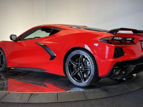 Used 2024 Chevrolet Corvette Stingray Premium Cpe w/ Z51 Performance Package RWD image 3