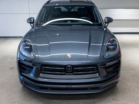 Certified 2025 Porsche Macan image 12