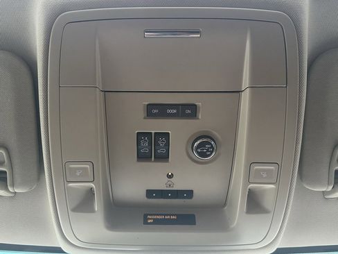 Used 2017 Chevrolet Suburban Premier image 38