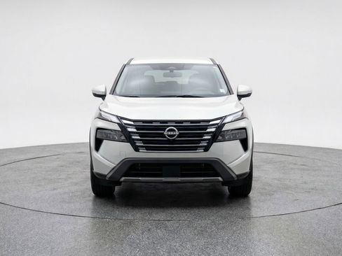 Used 2025 Nissan Rogue SV image 2