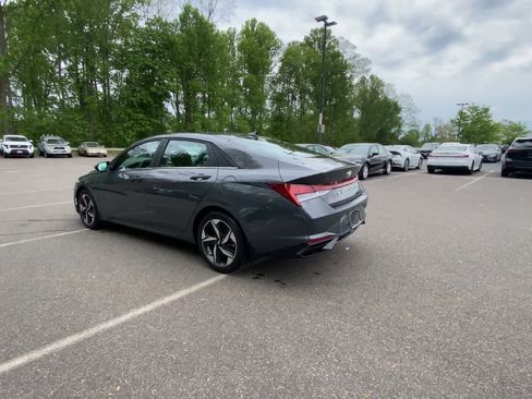Used 2023 Hyundai Elantra Limited FWD image 6
