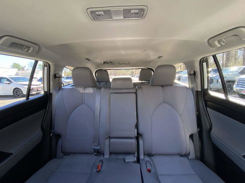 Used 2023 Toyota Highlander LE AWD/4WD image 51