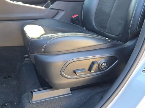 Used 2023 Jeep Grand Cherokee Altitude image 24