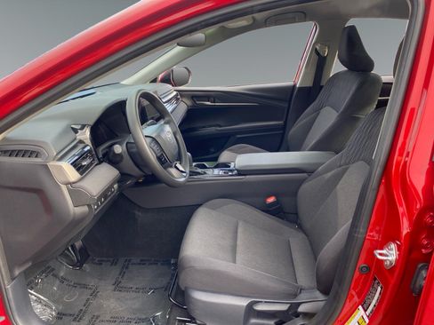 Used 2025 Toyota Camry LE FWD image 9