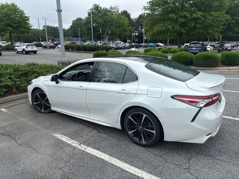 Used 2018 Toyota Camry XSE FWD image 5