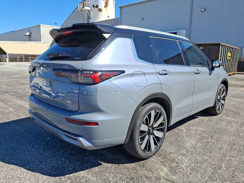 New 2026 Mitsubishi Outlander SEL image 8
