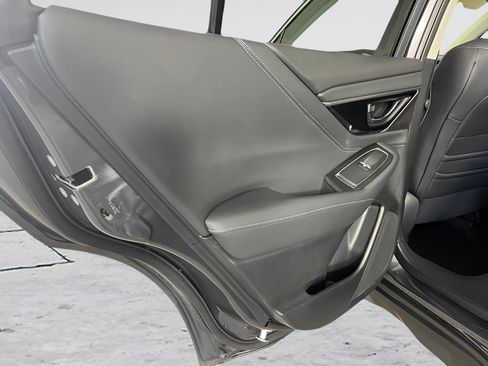 Used 2025 Subaru Outback Limited AWD/4WD image 11