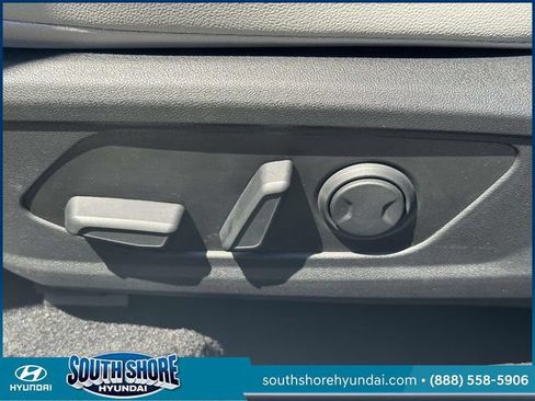Certified 2025 Hyundai Elantra Limited FWD image 19