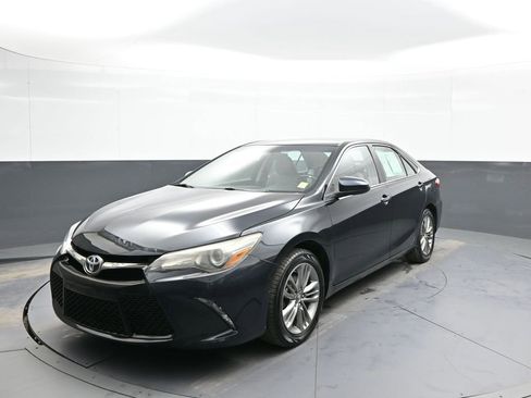 Used 2016 Toyota Camry SE image 1