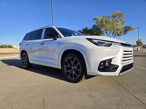 New 2026 Lexus TX 500h AWD image 2