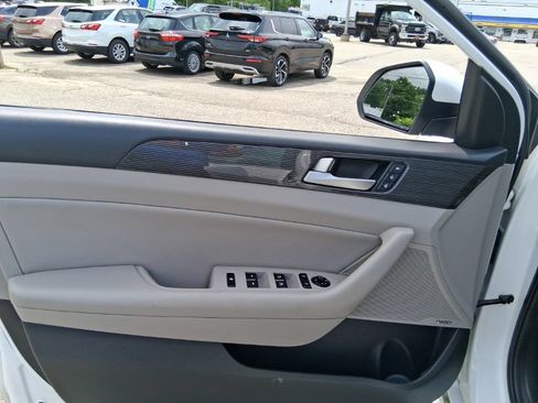 Used 2019 Hyundai Sonata Limited FWD image 11
