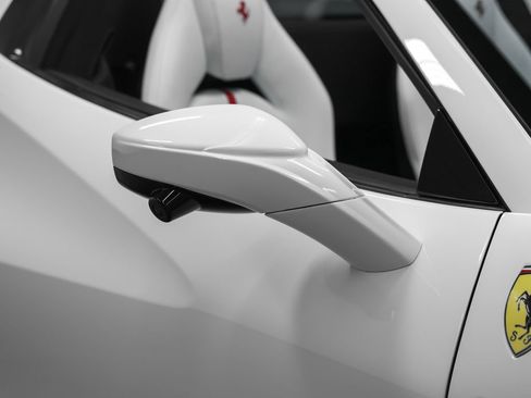 Used 2022 Ferrari F8 Tributo RWD image 10