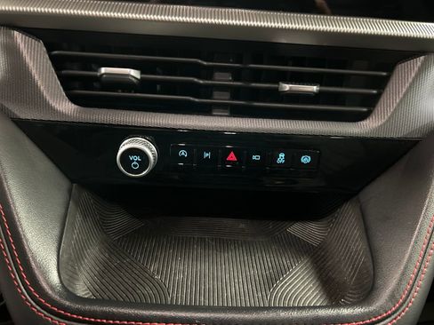 Used 2025 Ford Explorer ST-Line w/ ST-Line Street Pack image 19