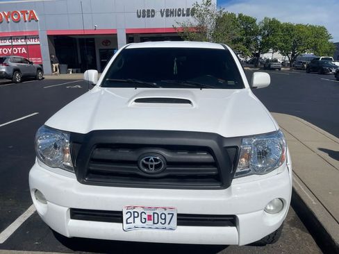 Used 2005 Toyota Tacoma PreRunner RWD image 3