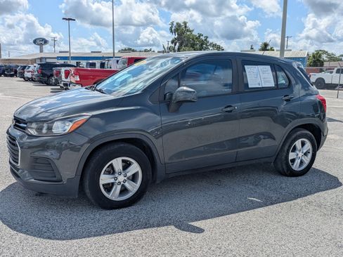 Used 2020 Chevrolet Trax LS FWD image 8