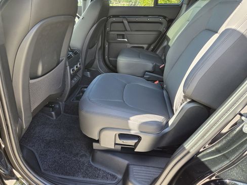 New 2026 Land Rover Defender 130 X-Dynamic SE image 14