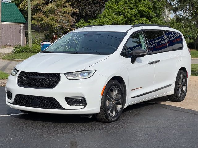 Used 2024 Chrysler Pacifica Touring-L w/ Road Tripper Package FWD image 46