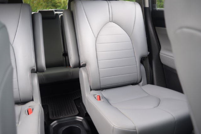 Used 2021 Toyota Highlander XLE FWD image 17
