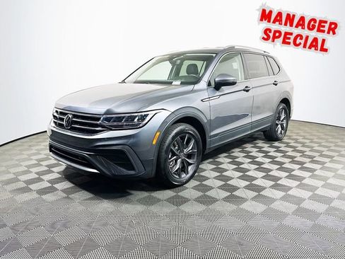 Used 2023 Volkswagen Tiguan SE FWD image 4