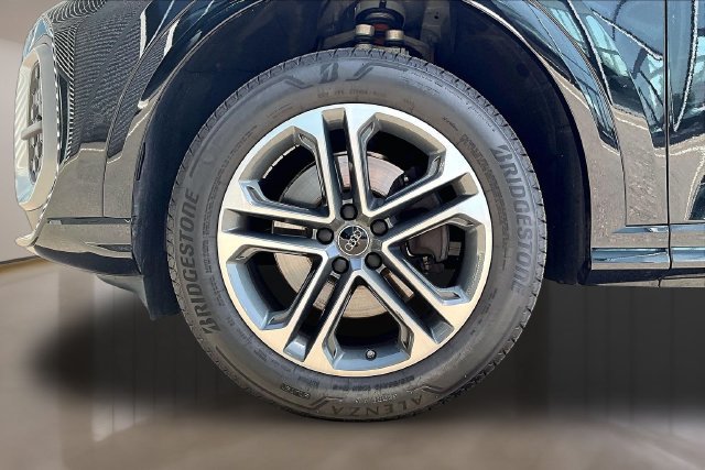 Used 2025 Audi Q5 Premium w/ Convenience Package AWD/4WD image 34