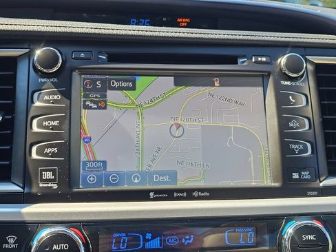 Used 2019 Toyota Highlander Limited Platinum AWD/4WD image 14