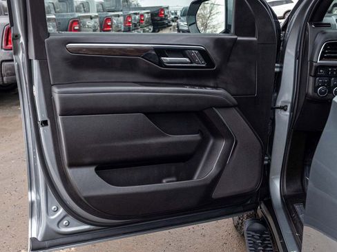 Used 2025 Chevrolet Suburban Z71 image 11