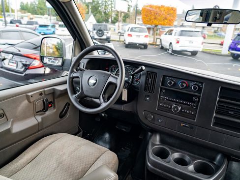 Used 2009 Chevrolet Express 1500 Passenger image 20