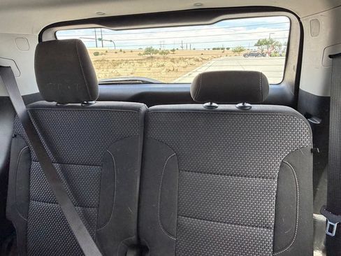 Used 2021 GMC Acadia SLE w/ Driver Convenience Package FWD image 8